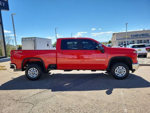 Used 2024 Chevrolet Silverado 2500 LT w/ Convenience Package image 9