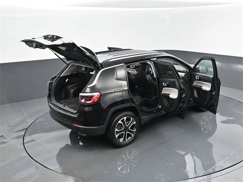 Used 2022 Jeep Compass Limited image 26