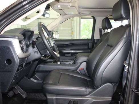 Used 2024 Ford Expedition XLT RWD image 10