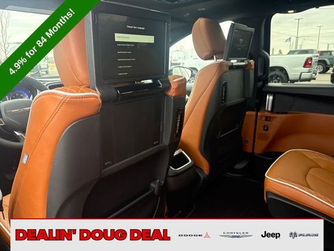 New 2026 Chrysler Pacifica Pinnacle image 25