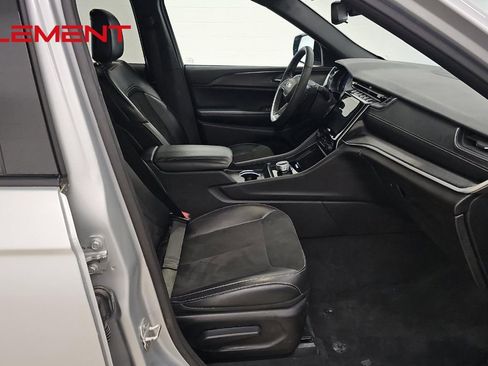 Used 2024 Jeep Grand Cherokee L Laredo image 9