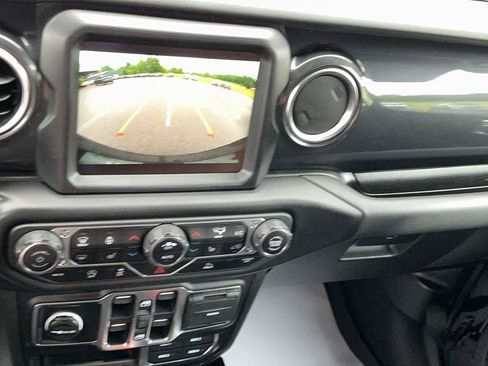 Used 2023 Jeep Wrangler Unlimited Sahara AWD/4WD image 22