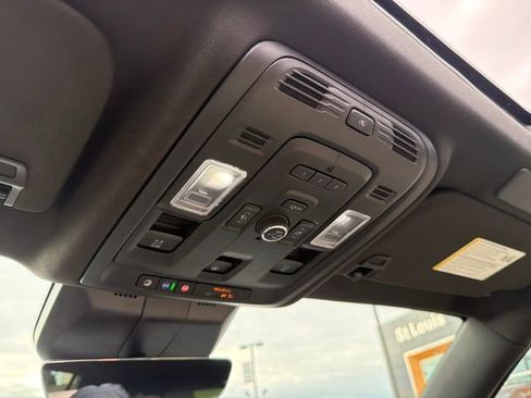 Used 2024 Cadillac Escalade ESV Sport image 40