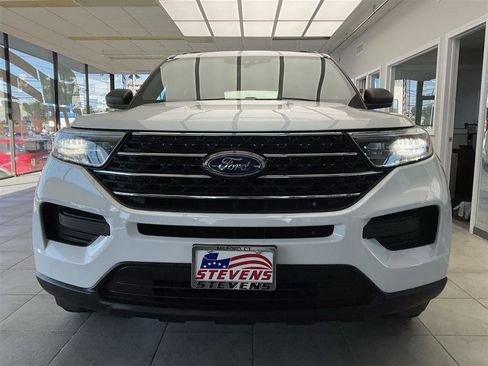 Used 2020 Ford Explorer XLT image 2