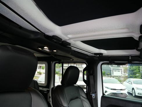 Used 2019 Jeep Wrangler Unlimited Sahara AWD/4WD image 20