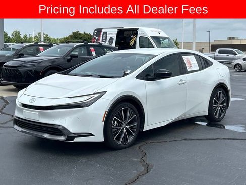 Used 2024 Toyota Prius XLE FWD image 1
