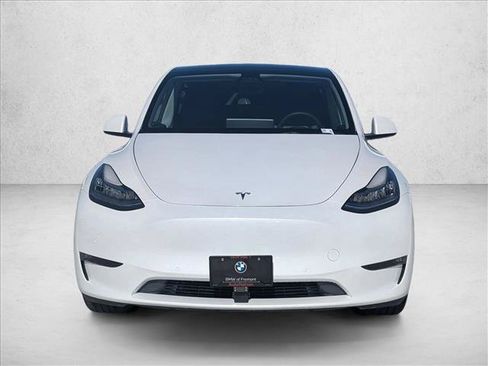 Used 2022 Tesla Model Y Long Range AWD/4WD image 2