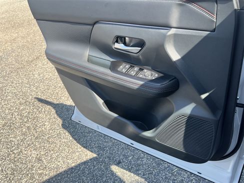 New 2025 Nissan Kicks SR image 16