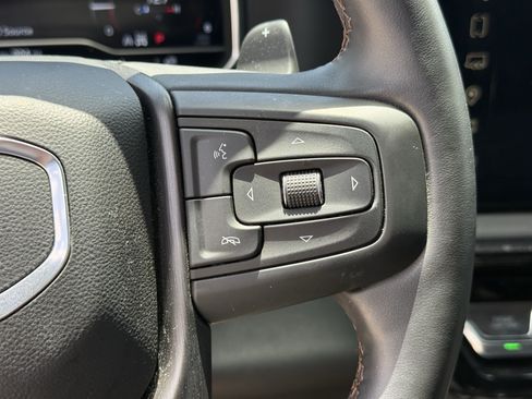 Used 2024 GMC Sierra 1500 AT4 w/ Technology Package AWD/4WD image 18