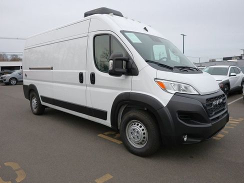 Used 2025 RAM ProMaster 2500 w/ Convenience Group image 7