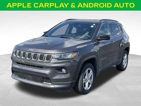 Used 2023 Jeep Compass Latitude AWD/4WD image 4