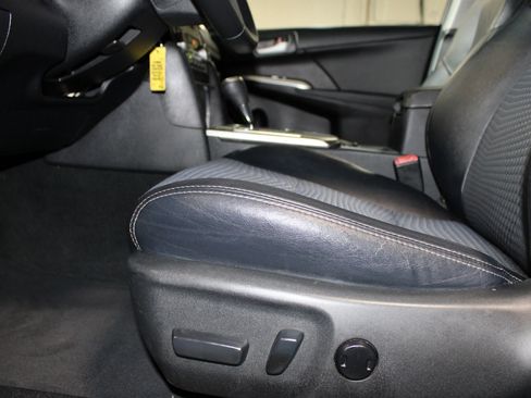 Used 2013 Toyota Camry SE FWD image 21