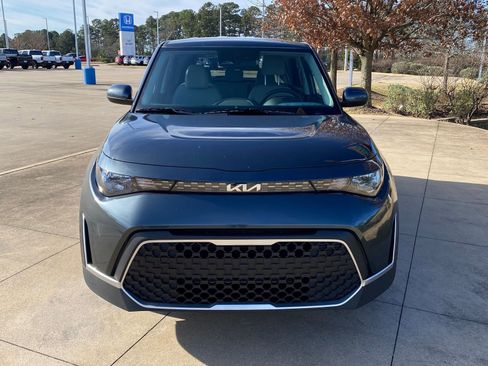 Used 2025 Kia Soul LX image 2