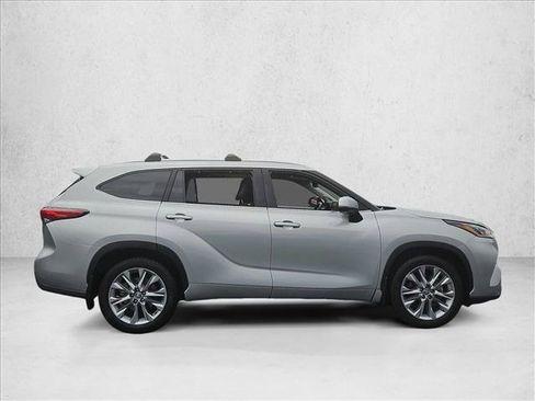 Used 2020 Toyota Highlander Limited AWD/4WD image 4