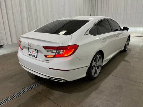 Used 2018 Honda Accord Touring image 3