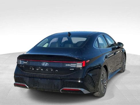 New 2026 Hyundai Sonata Limited FWD image 4