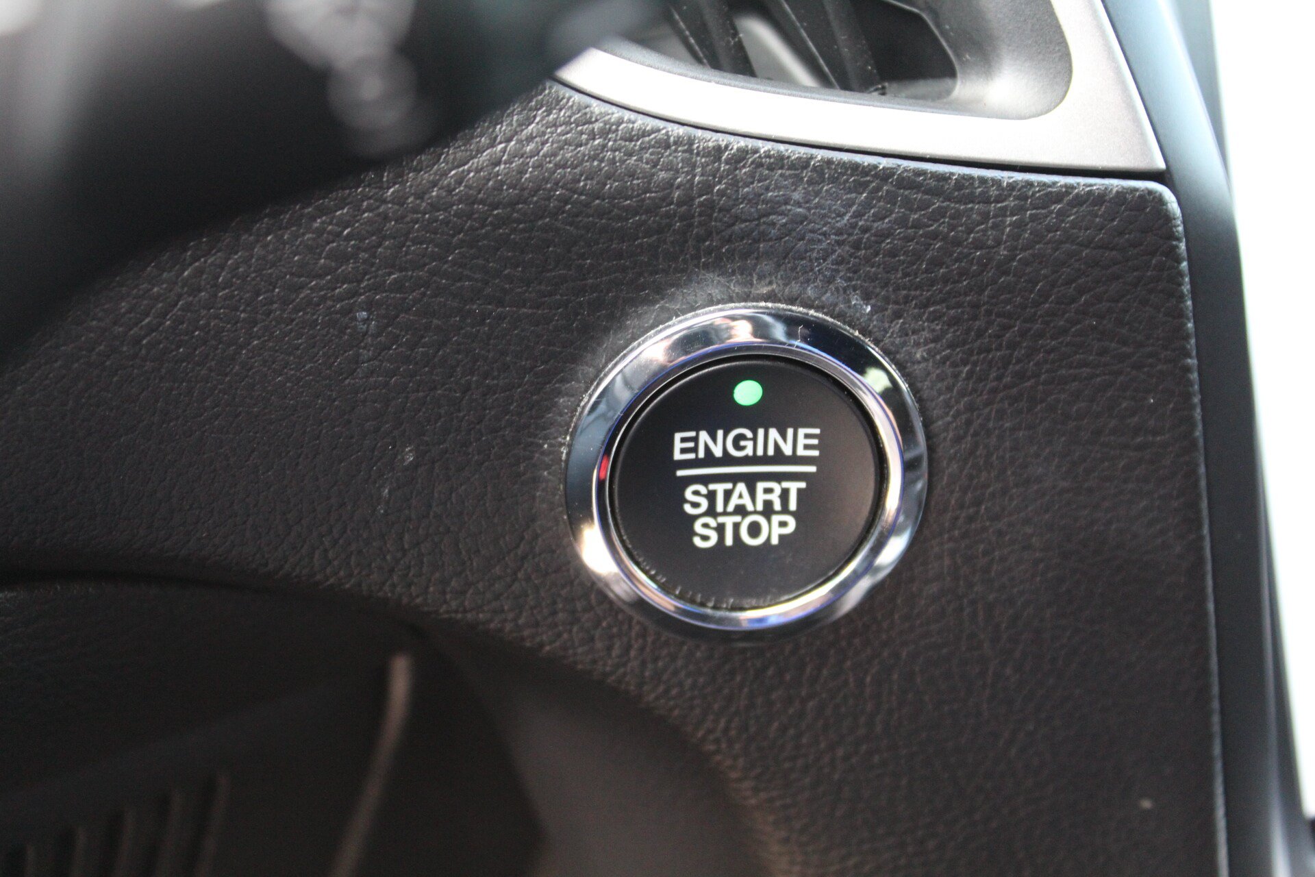 Used 2021 Ford Edge ST-Line FWD image 36
