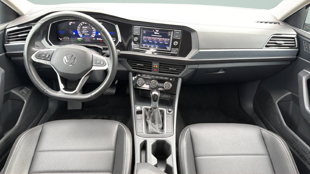 Used 2024 Volkswagen Jetta SE FWD image 10