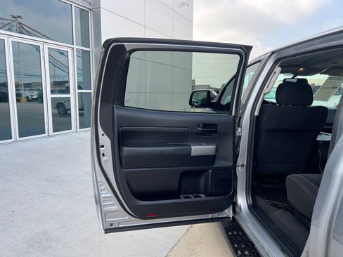 Used 2013 Toyota Tundra 4x4 CrewMax w/ Tow Pkg image 12