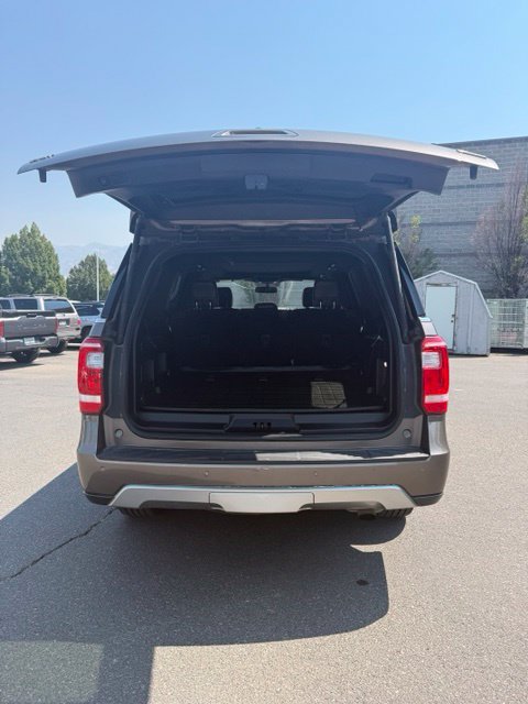 Used 2018 Ford Expedition XLT w/ Equipment Group 202A AWD/4WD image 9