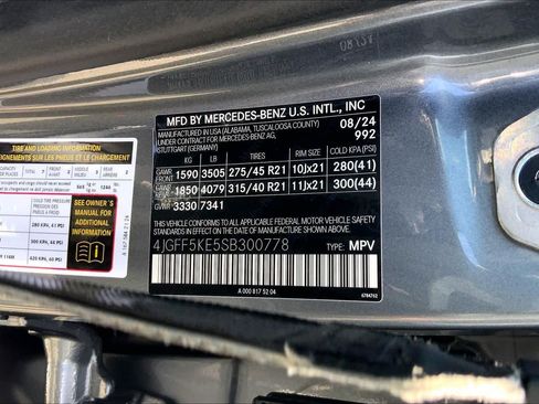 Used 2025 Mercedes-Benz GLS 450 4MATIC image 37
