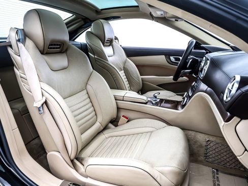 Used 2020 Mercedes-Benz SL 550 image 7