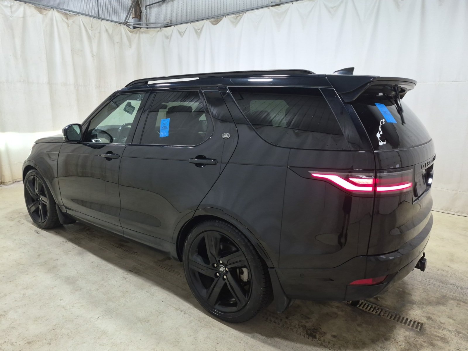 Used 2023 Land Rover Discovery HSE R-Dynamic AWD/4WD image 7