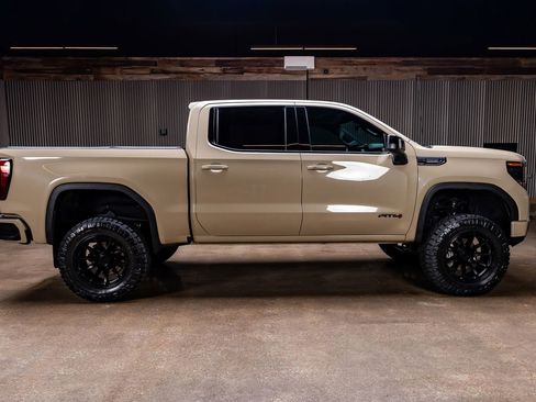 Used 2023 GMC Sierra 1500 AT4 w/ Technology Package AWD/4WD image 11