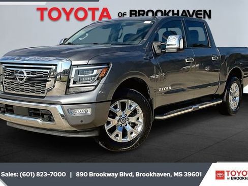 Used 2021 Nissan Titan SL w/ Moonroof Package image 10