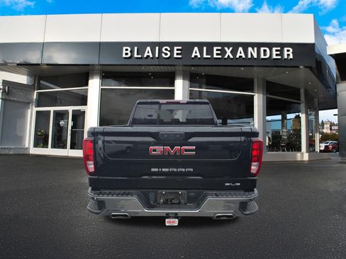 Used 2022 GMC Sierra 1500 SLE w/ X31 Off-Road Package AWD/4WD image 4