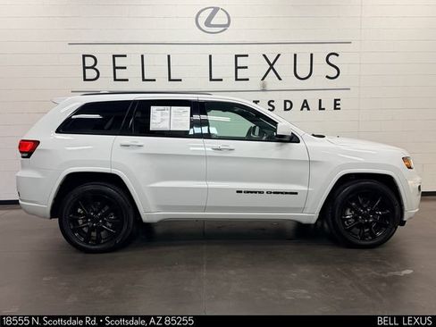 Used 2022 Jeep Grand Cherokee Laredo X RWD image 3