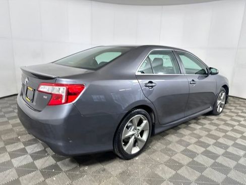Used 2014 Toyota Camry SE image 3