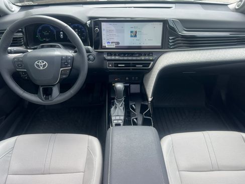 Used 2025 Toyota Camry XLE w/ Premium Plus Package image 13