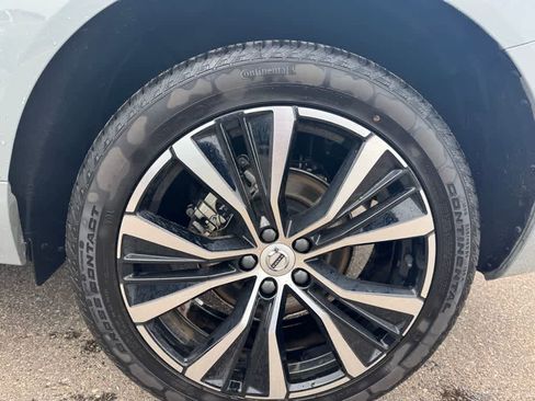 Used 2025 Volvo XC60 B5 Ultra image 8