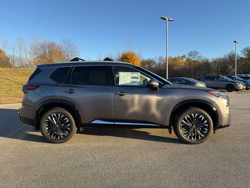 New 2026 Nissan Rogue Platinum image 4