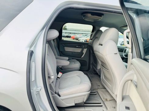 Used 2015 GMC Acadia SLE image 13