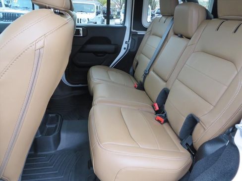 Used 2021 Jeep Wrangler Unlimited Sahara image 30