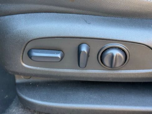 Used 2024 GMC Terrain SLT image 21