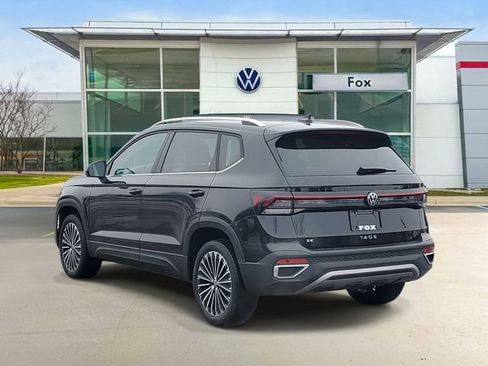 New 2026 Volkswagen Taos SE image 3