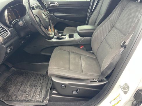 Used 2020 Jeep Grand Cherokee Laredo image 10