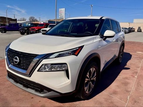 Used 2023 Nissan Rogue SV image 1