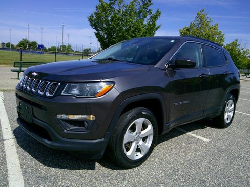 Used 2019 Jeep Compass Latitude w/ Popular Equipment Group AWD/4WD image 22