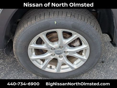 Used 2015 Jeep Cherokee Latitude w/ Cold Weather Group FWD image 28