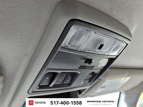 Used 2022 Toyota 4Runner SR5 AWD/4WD image 21