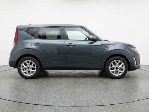 Used 2025 Kia Soul LX w/ LX Technology Package FWD image 11