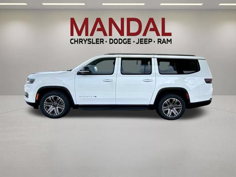 Used 2025 Jeep Wagoneer L Series II AWD/4WD image 9