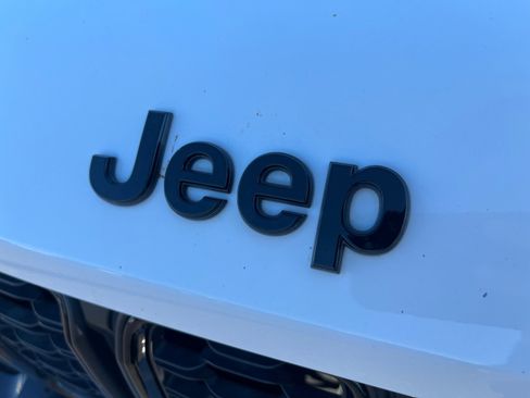 Used 2024 Jeep Grand Cherokee Altitude image 23