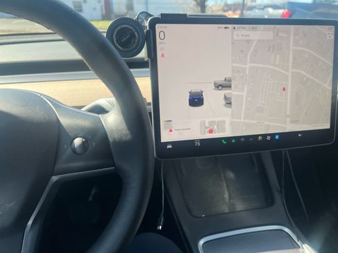 Used 2023 Tesla Model Y AWD image 21