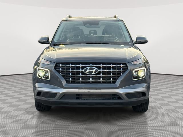 Used 2024 Hyundai Venue Limited FWD image 2