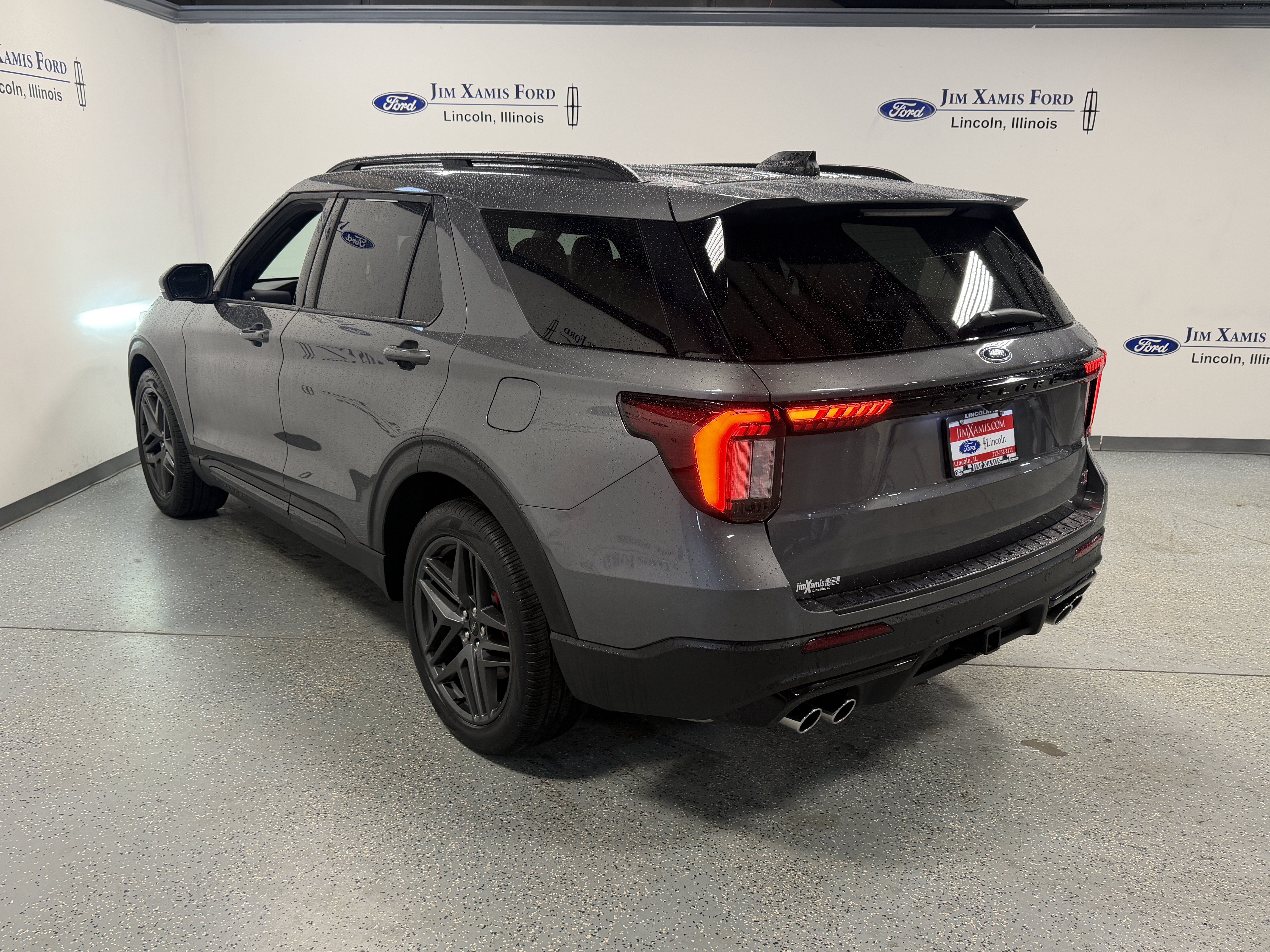 Used 2025 Ford Explorer ST AWD/4WD image 32